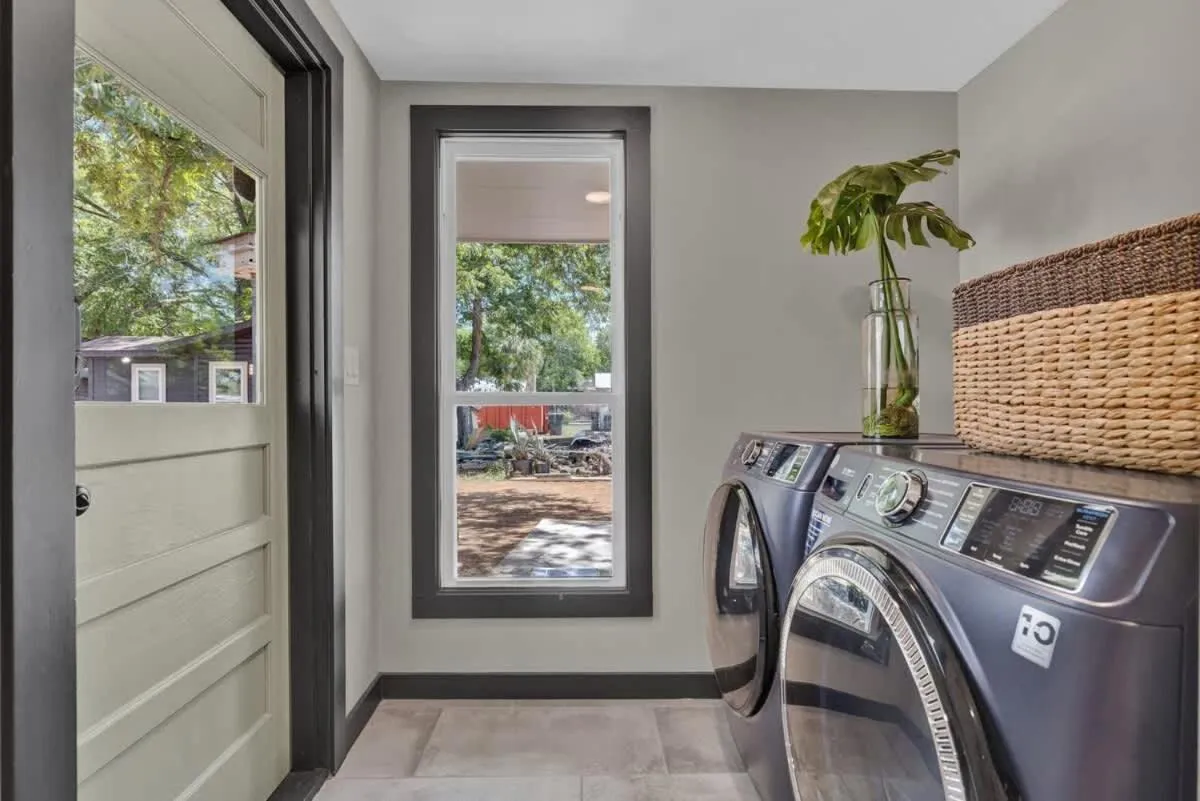 laundry in Historic Gem near Schlitterbahn