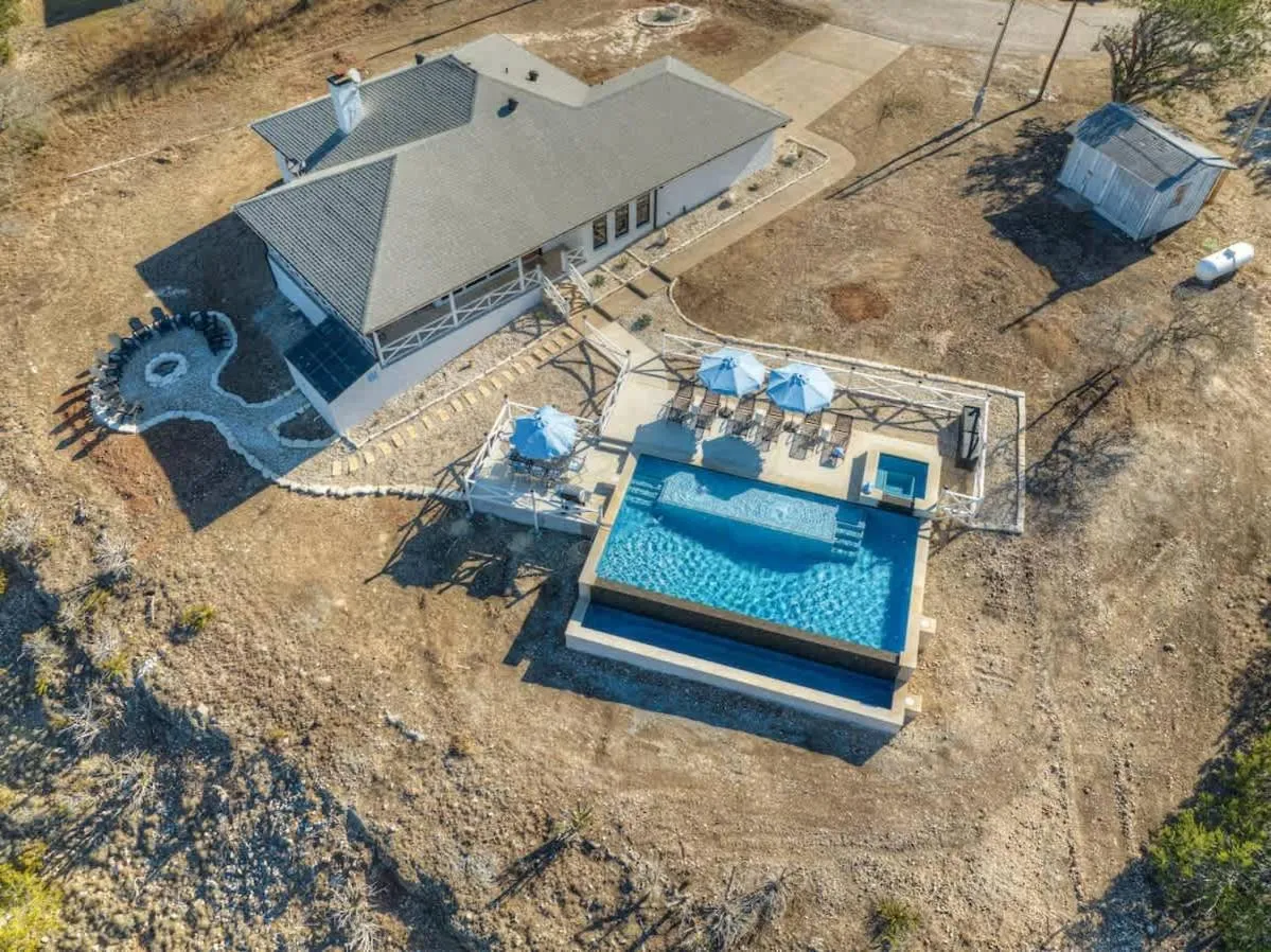 Property building in Hilltop Lux Haus with InfinityPool-Hottub-PoolTable