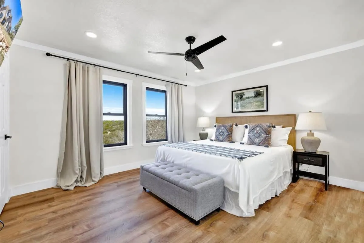 Bed in Hilltop Lux Haus with InfinityPool-Hottub-PoolTable