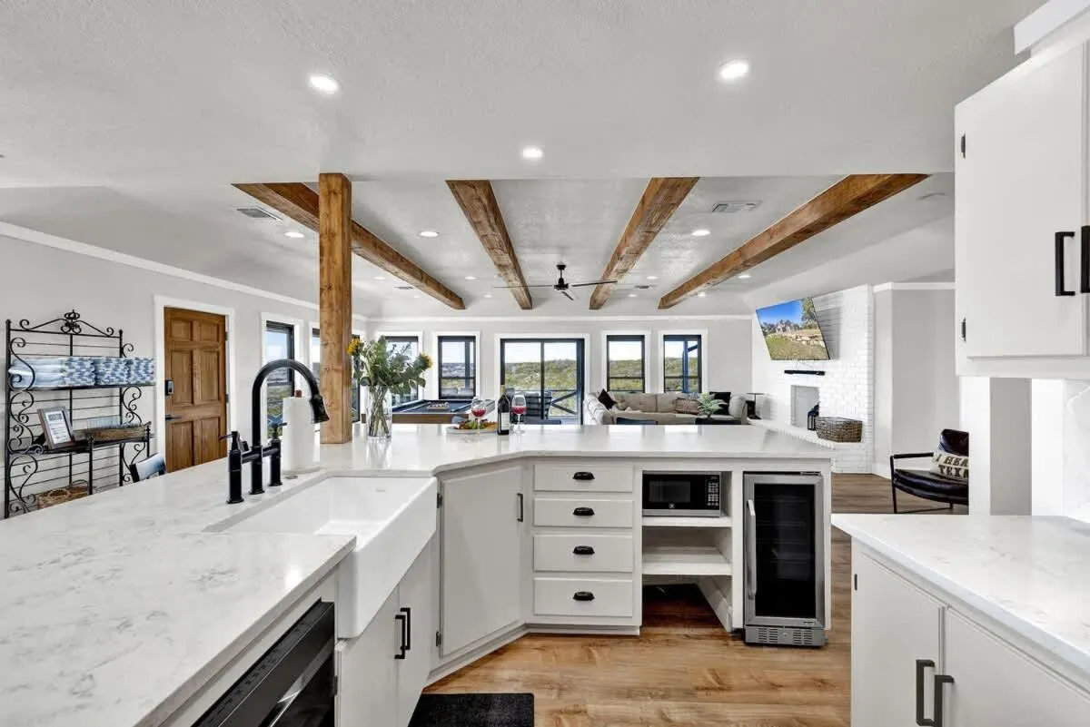 Coffee/tea facilities in Hilltop Lux Haus with InfinityPool-Hottub-PoolTable