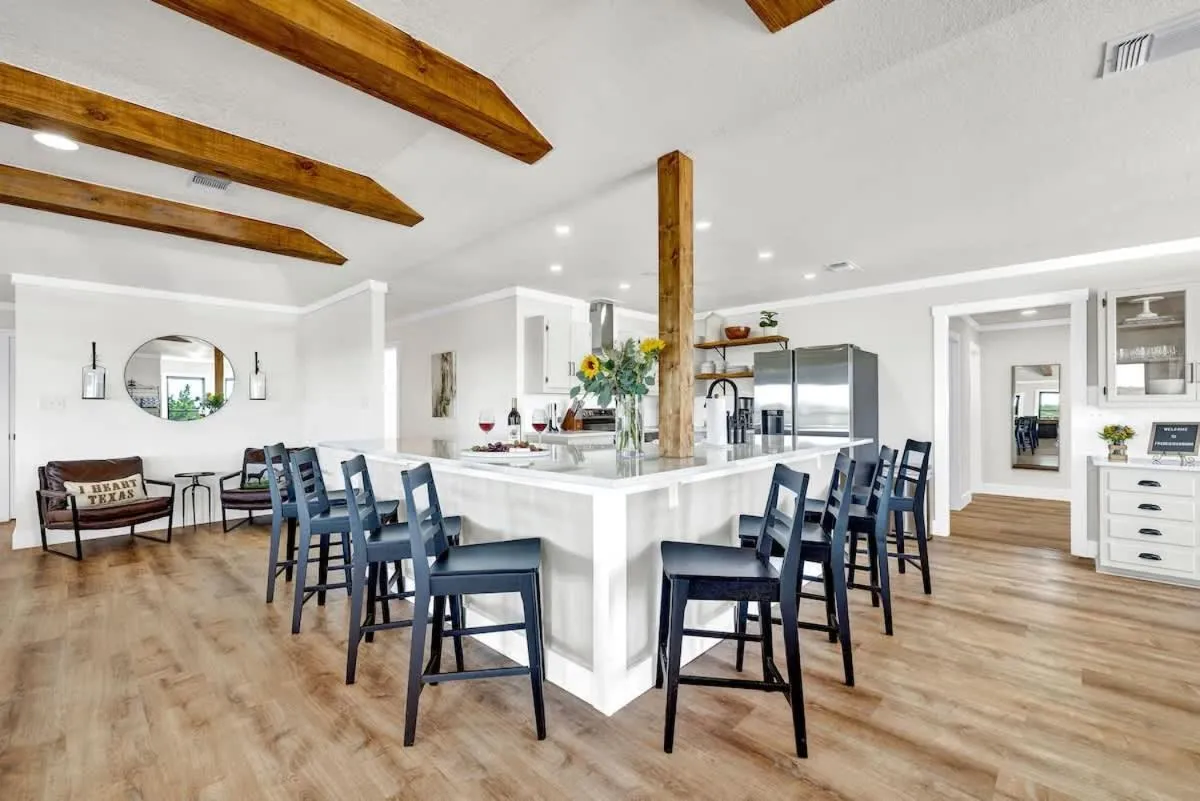 Seating area in Hilltop Lux Haus with InfinityPool-Hottub-PoolTable