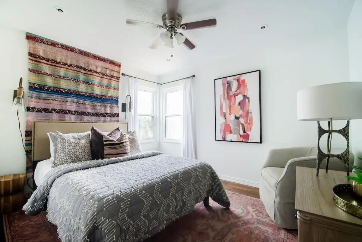 Bed in Backyard Oasis w/Pool, Hot-Tub, Grill & Fire Pit!