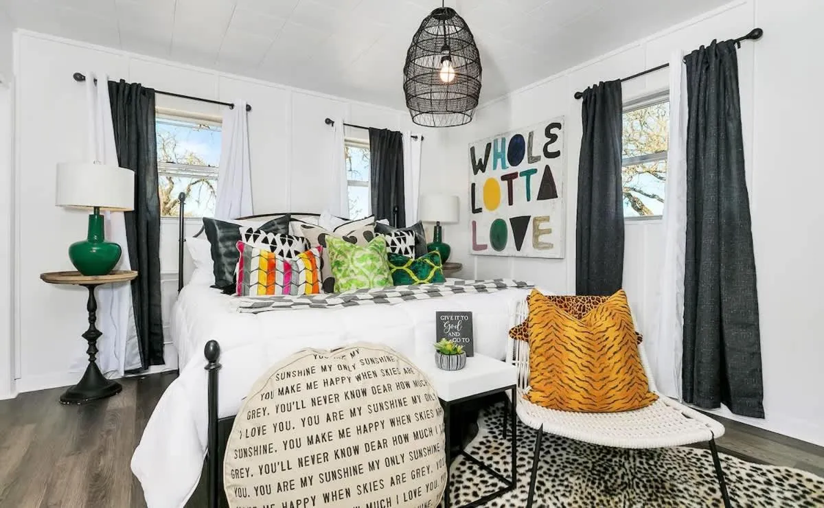 Bed in Hermes Ranch House with Hot Tub - 4 mi to Fred