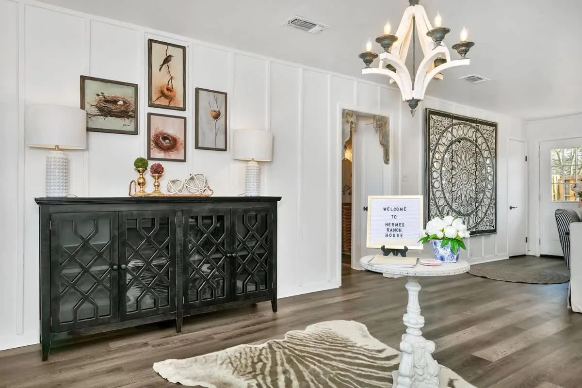 Decorative detail in Hermes Ranch House with Hot Tub - 4 mi to Fred