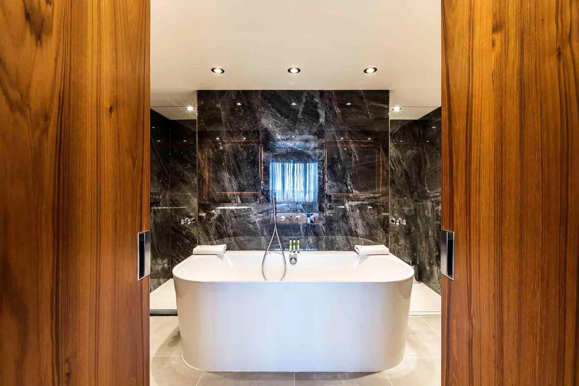 Bathroom in Hotel Okura Amsterdam – The Leading Hotels of the World