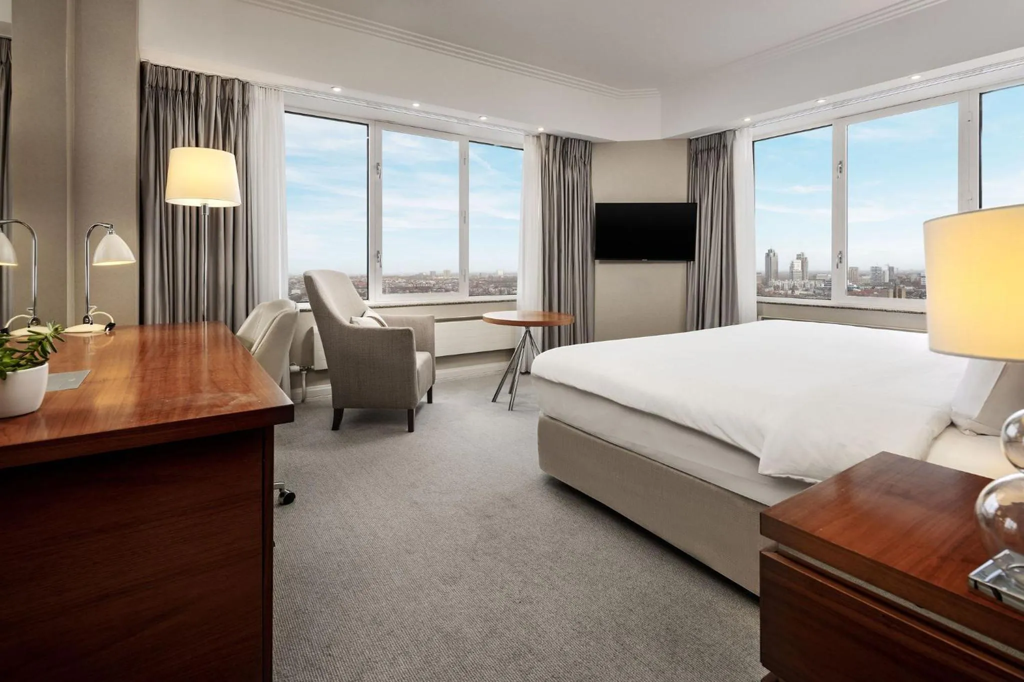 Photo of the whole room, Bed in Hotel Okura Amsterdam – The Leading Hotels of the World