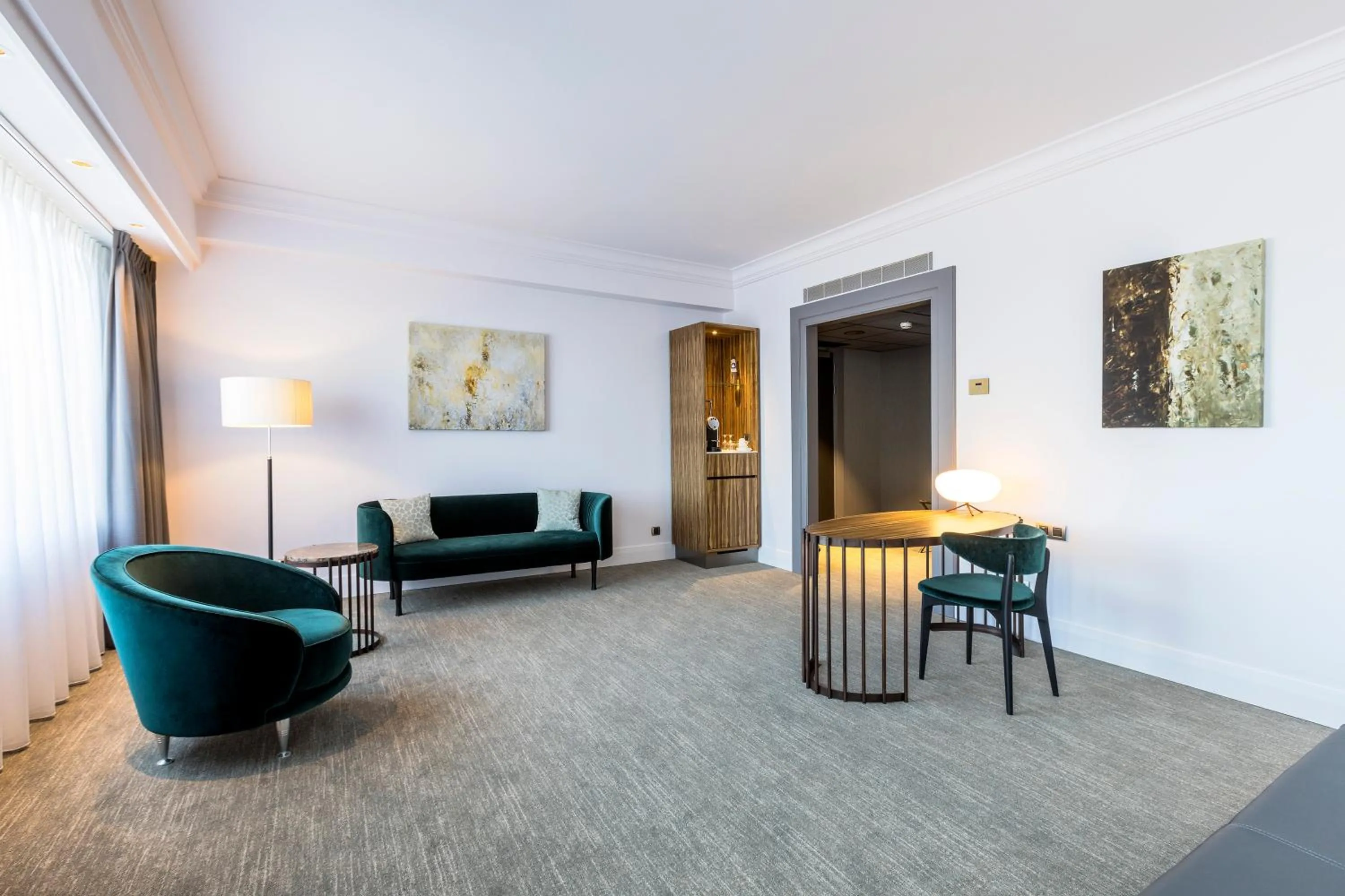 Seating area, Bed in Hotel Okura Amsterdam – The Leading Hotels of the World