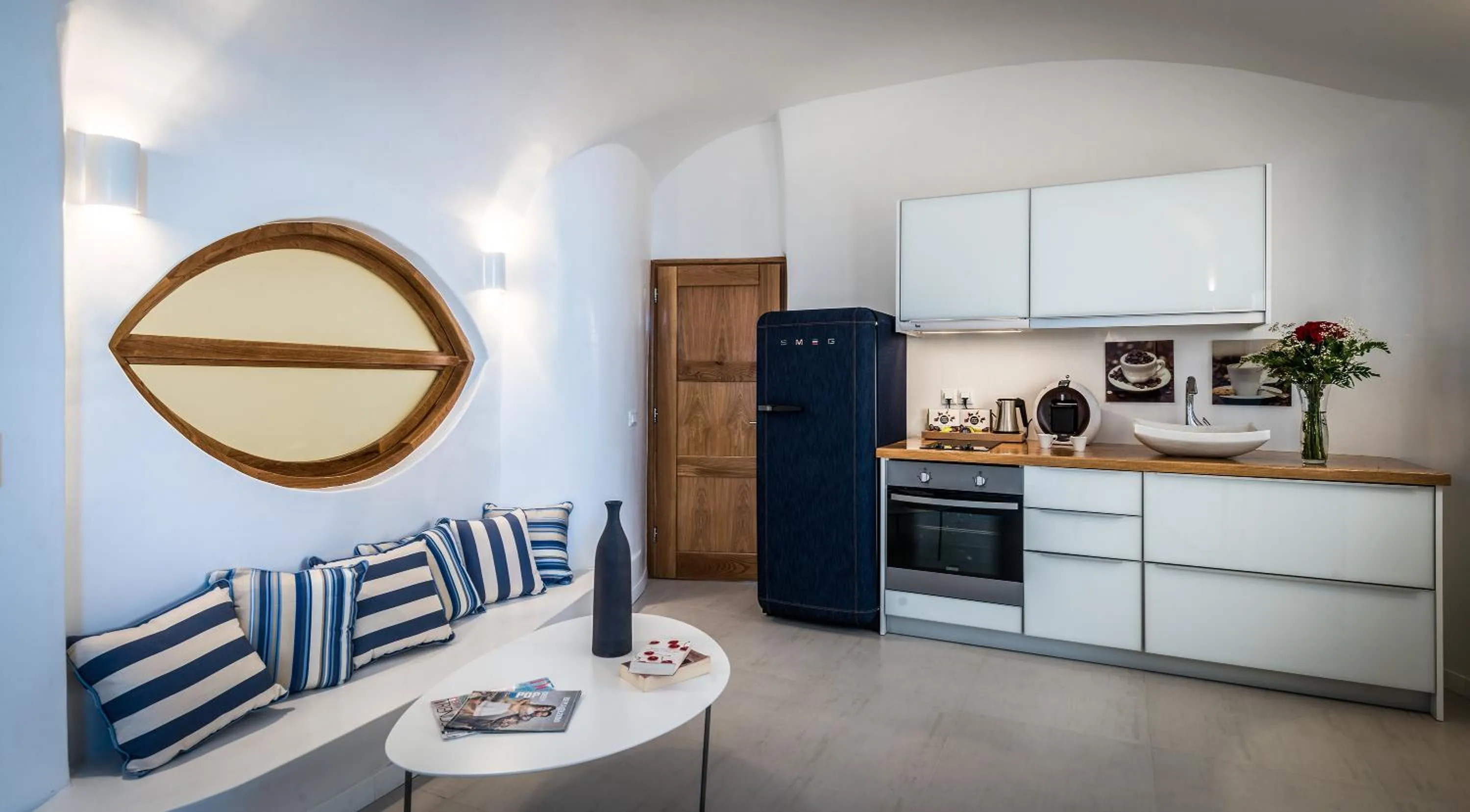 Kitchen or kitchenette in Elite Luxury Suites