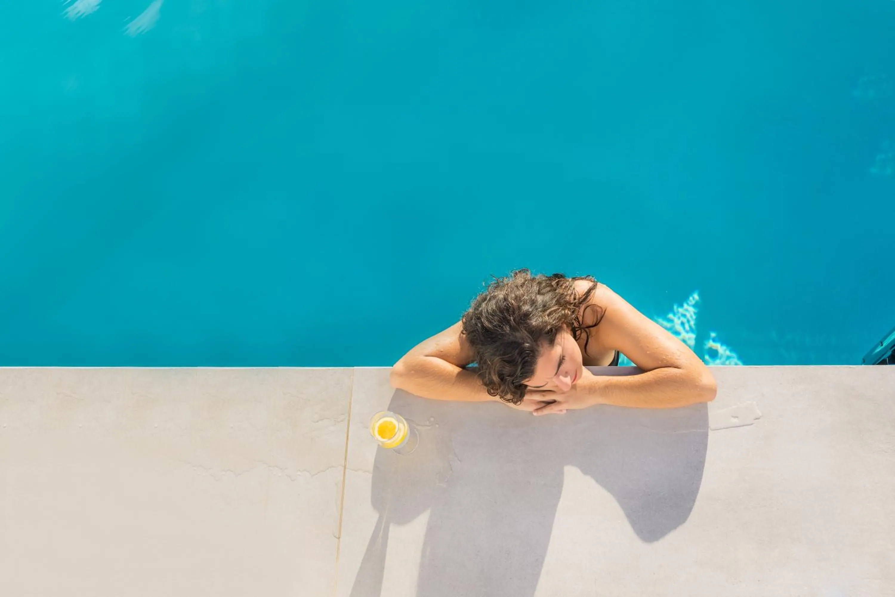 Swimming pool in Elite Luxury Suites