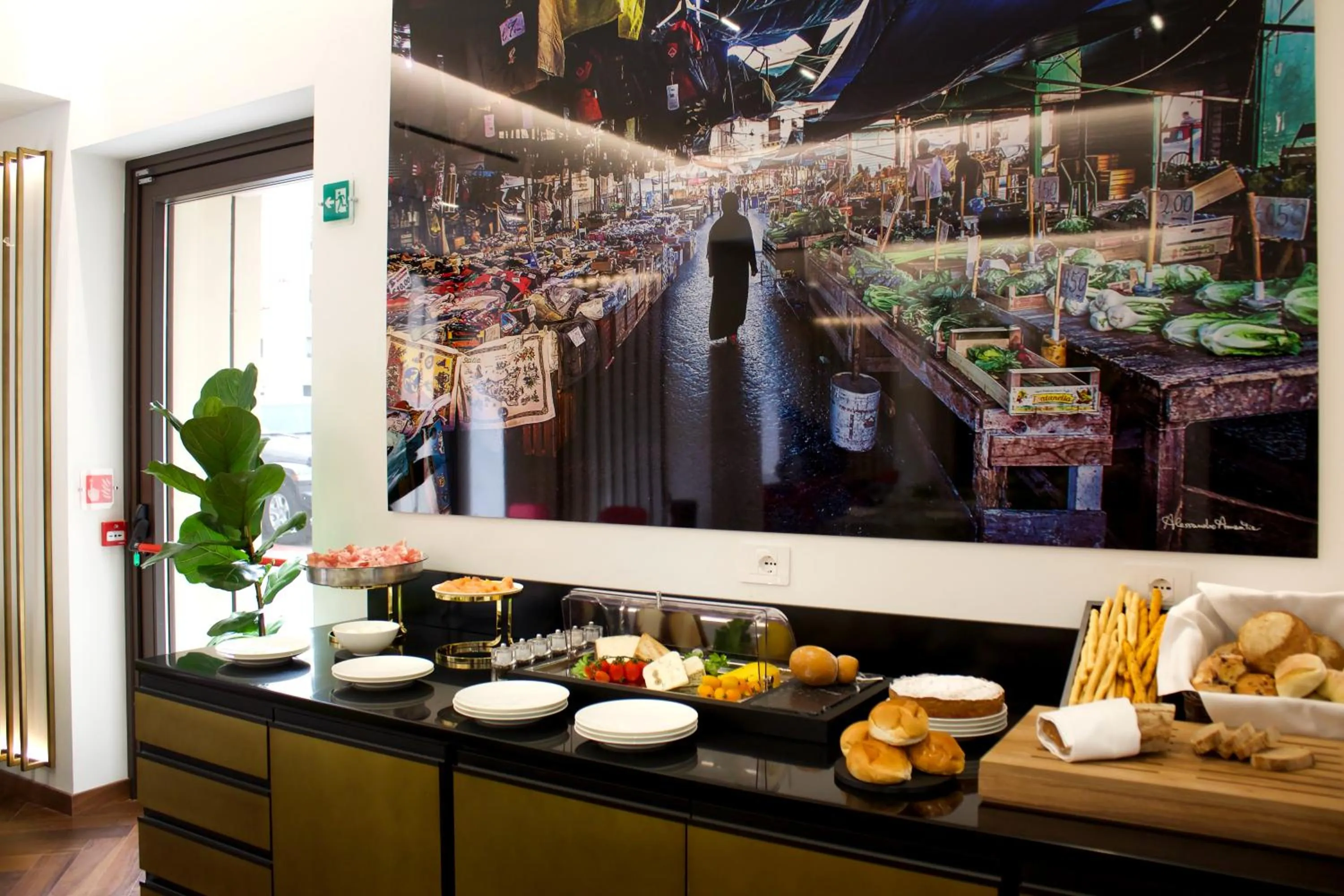 Restaurant/places to eat in Palazzo Cartari