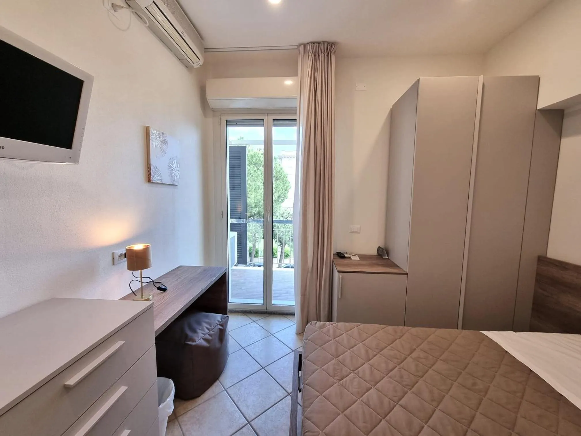 View (from property/room), Bed in Hotel Parco