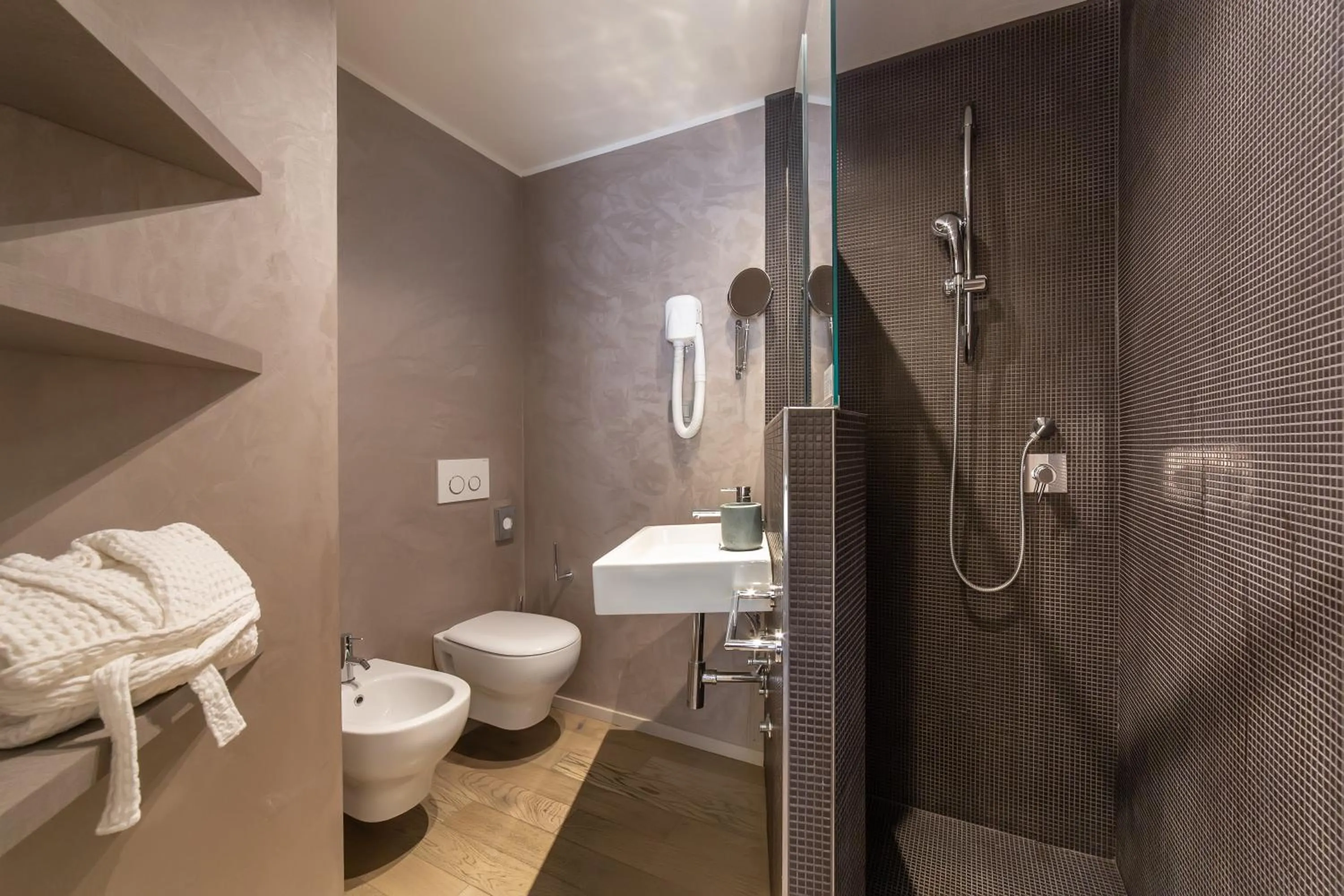 Shower in Hotel Parco