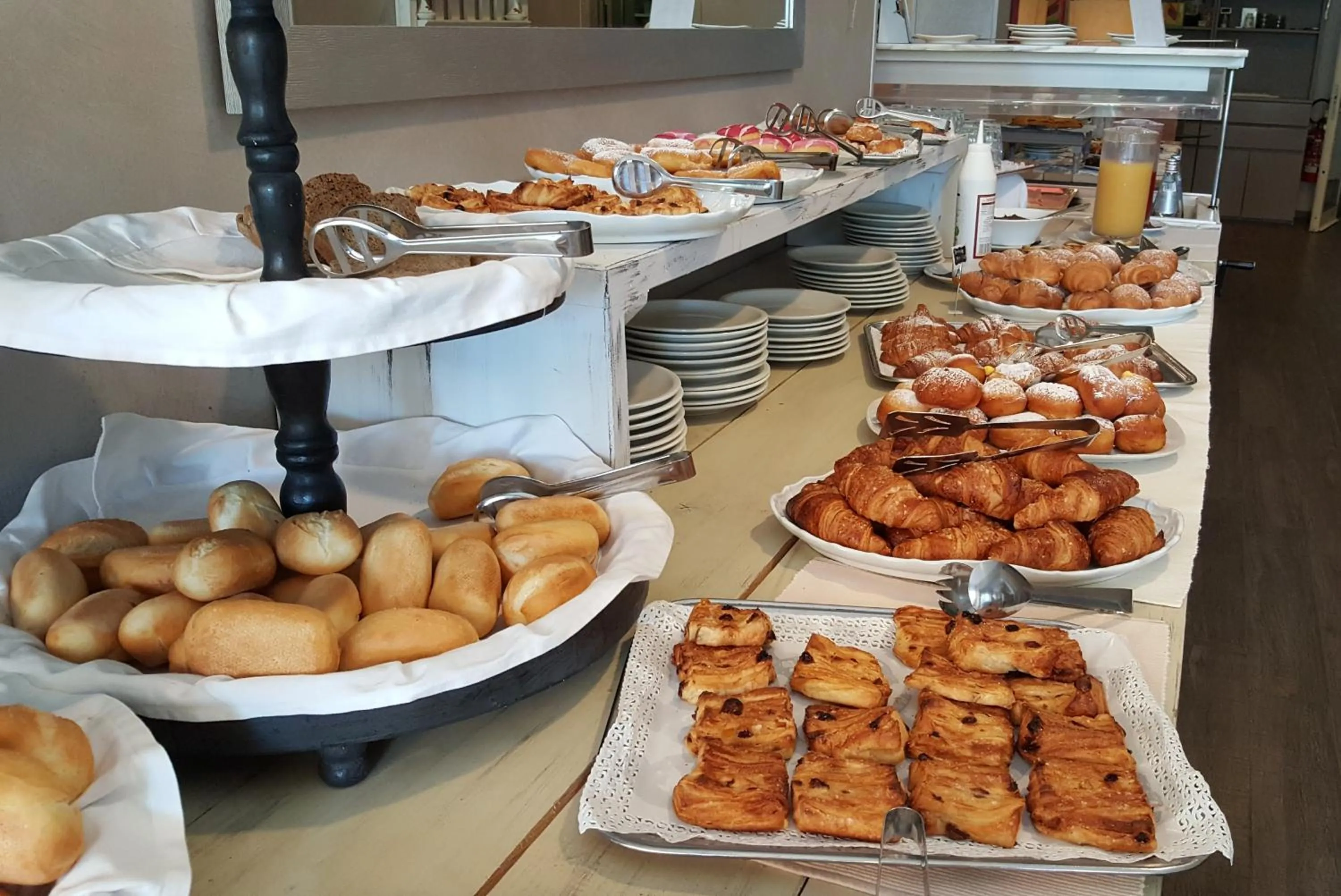 Buffet breakfast in Hotel Parco