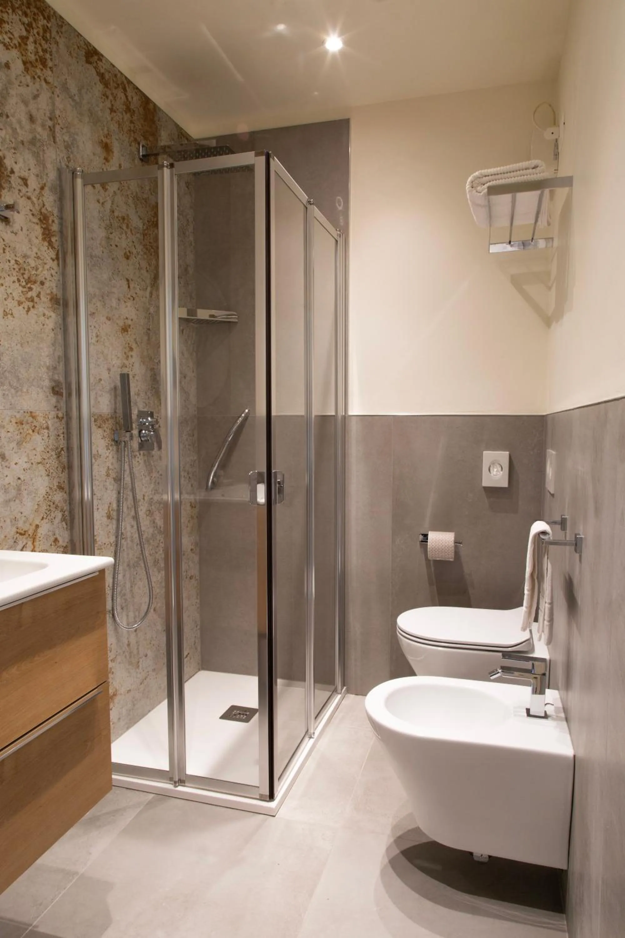 Shower in Hotel Parco