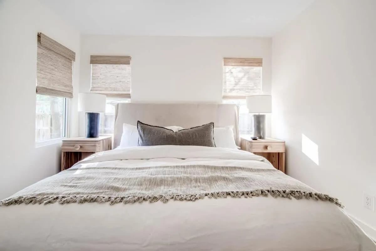 Bed in Koselig Hus with Cowboy Pool & Outdoor Shower