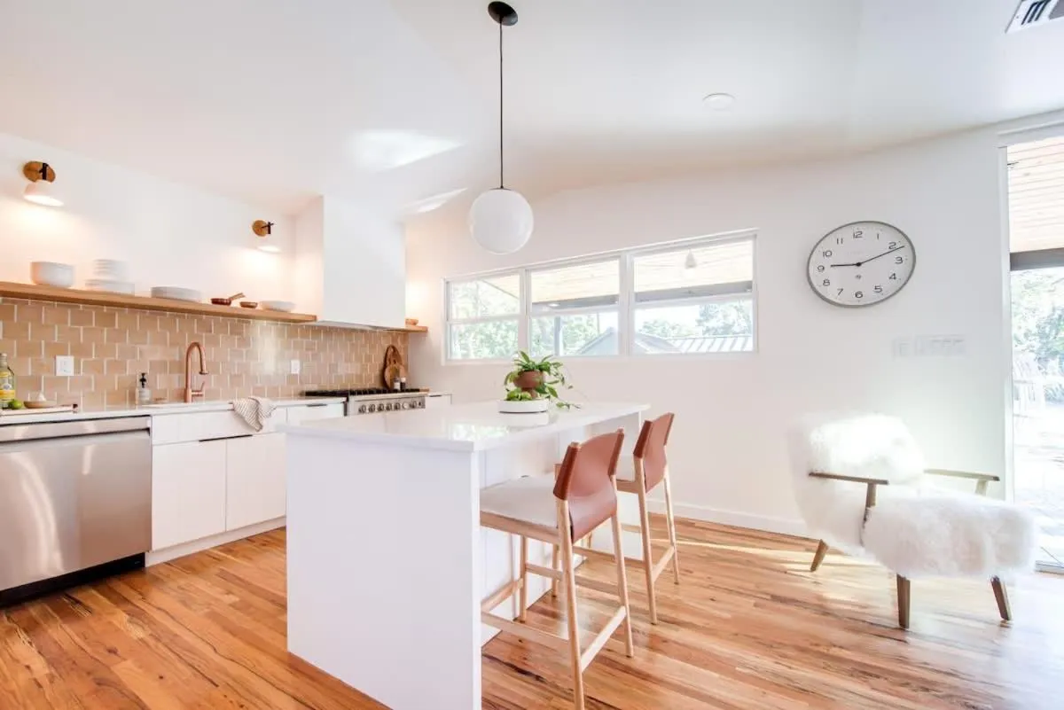 Kitchen or kitchenette in Koselig Hus with Cowboy Pool & Outdoor Shower