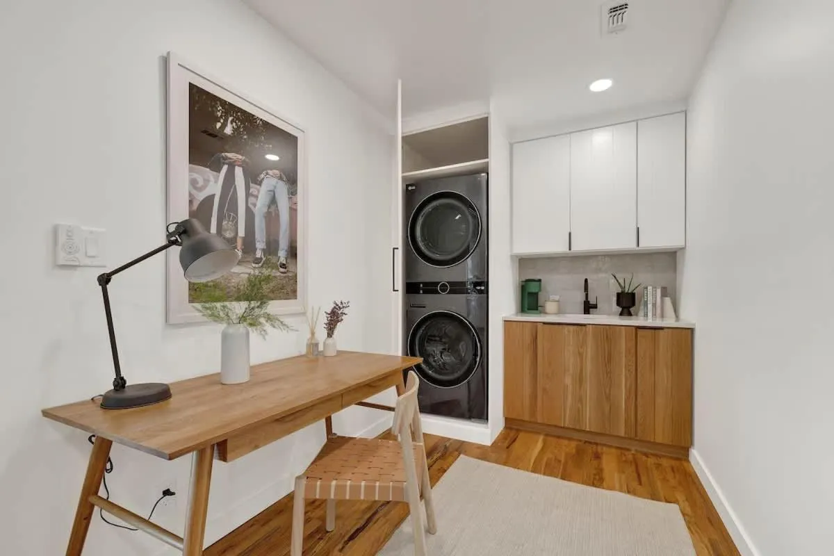 Seating area in Koselig Hus with Cowboy Pool & Outdoor Shower