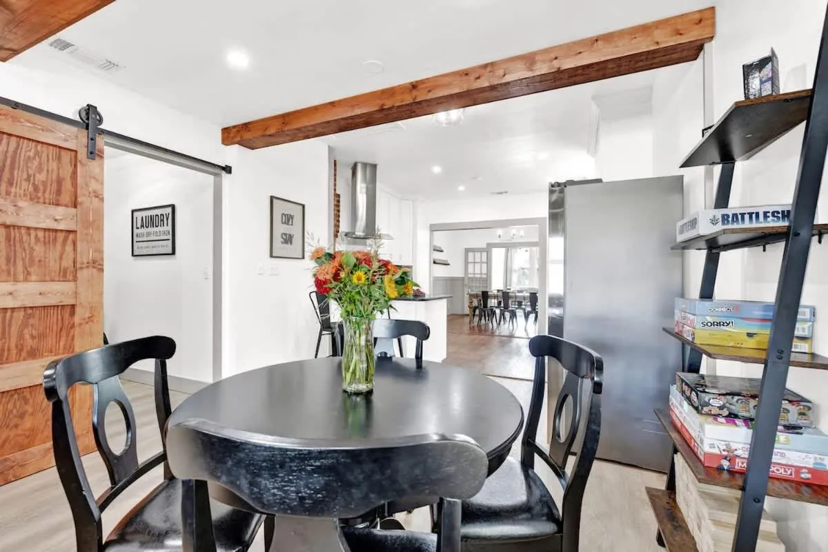 Dining area in Brand New Private Pool and Hot-Tub Near Main!