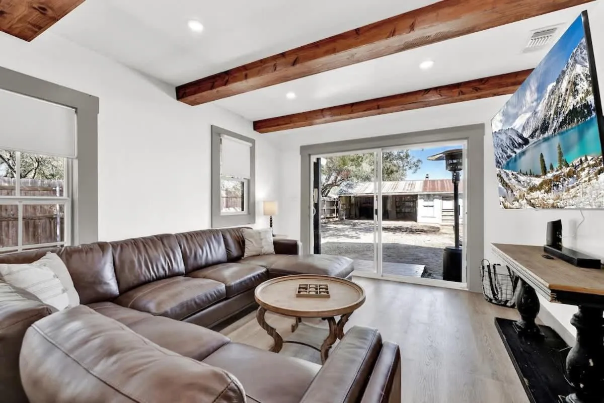 Living room in Brand New Private Pool and Hot-Tub Near Main!