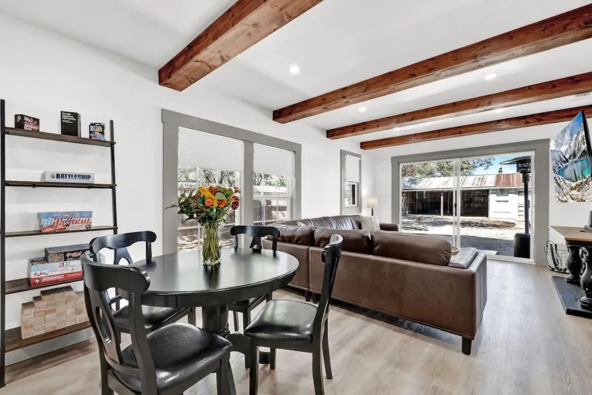 Dining area in Brand New Private Pool and Hot-Tub Near Main!