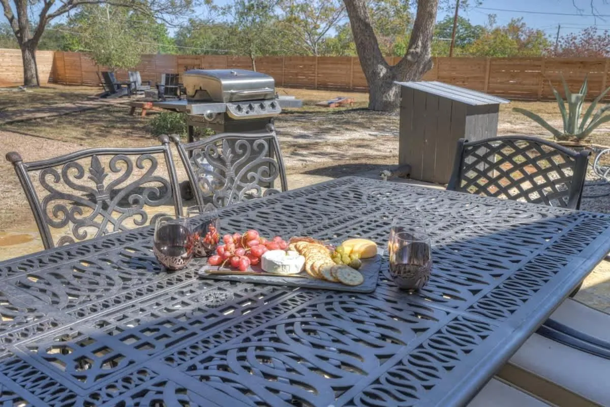 Dining area in Brand New Private Pool and Hot-Tub Near Main!