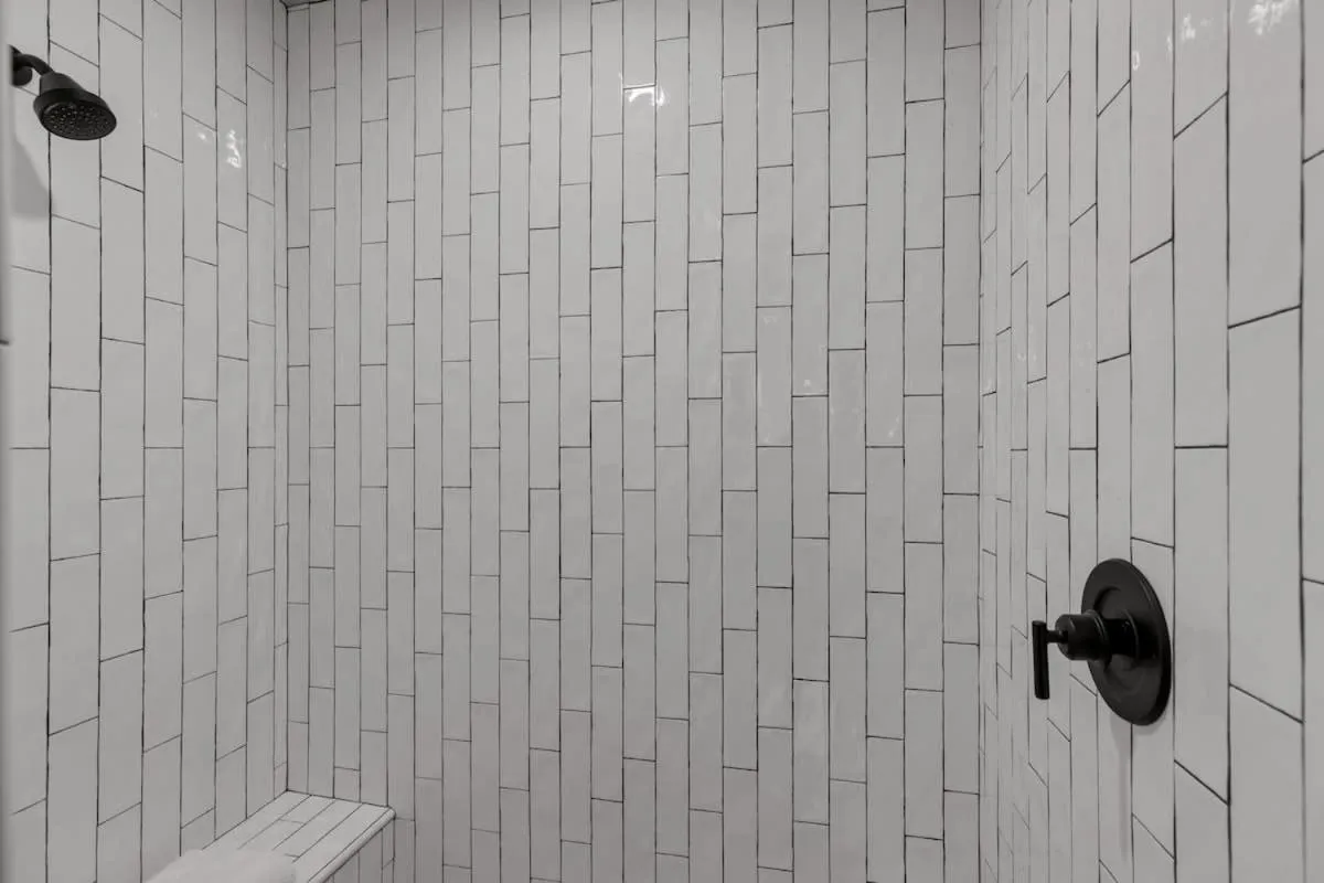 Shower in Luxury Home 3blck from Main St with FirePit