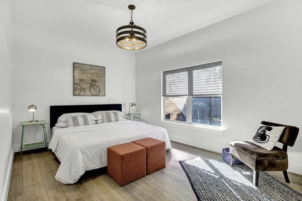 Bed in New! Luxurious Home with Wine Cellar & Firepit!