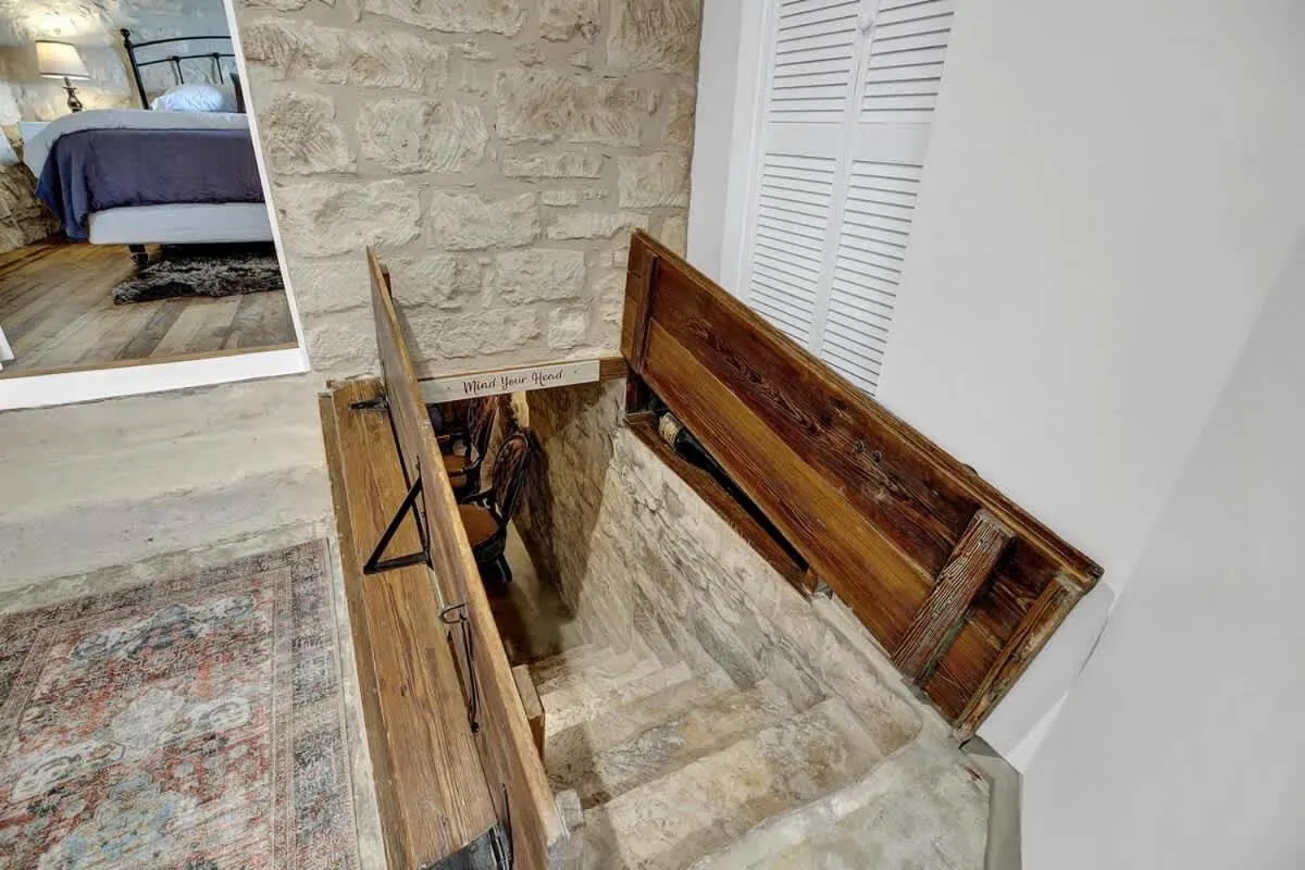 Bed in New! Luxurious Home with Wine Cellar & Firepit!