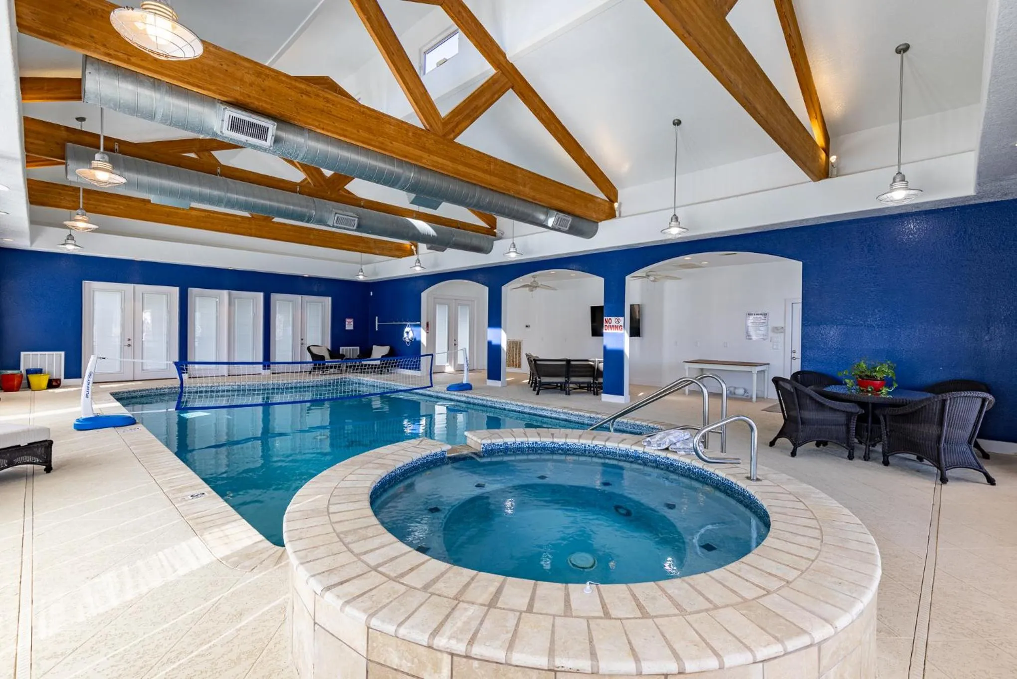 Swimming pool in Luxurious Lakehouse with Indoor Pool-Hot Tub-Fire Pit