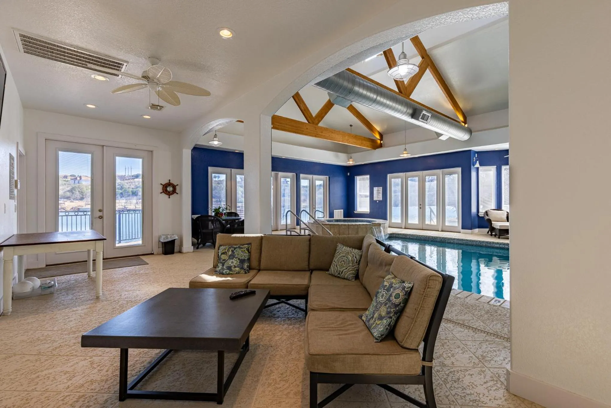Living room in Luxurious Lakehouse with Indoor Pool-Hot Tub-Fire Pit