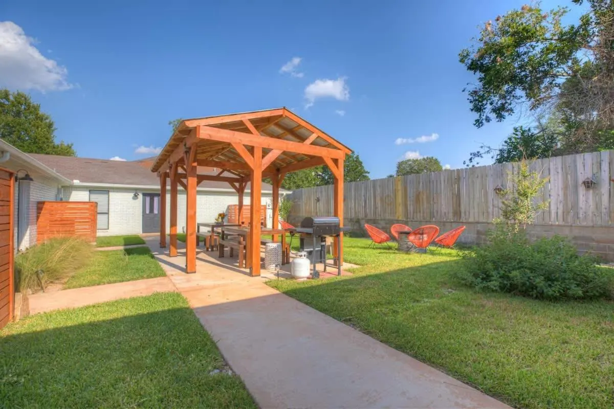 Other in Wanderlust #2 | Hot Tub | Shared Outdoor Space