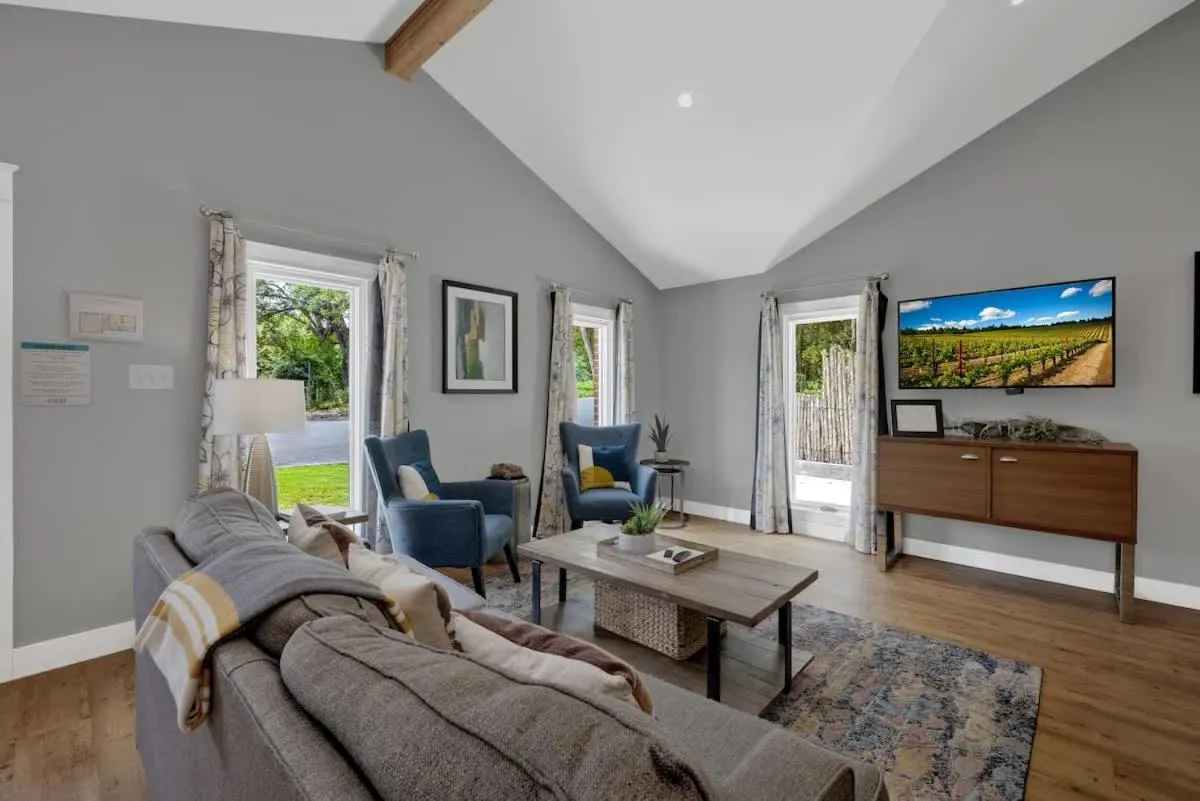 TV and multimedia in Alcove: Steps to Main St-High End Home w/Hot-tub!