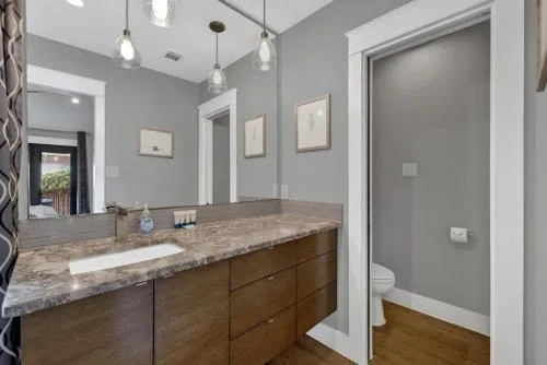 Alcove: Steps to Main St-High End Home w/Hot-tub!