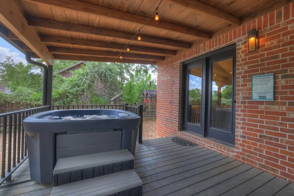 Natural landscape in Alcove: Steps to Main St-High End Home w/Hot-tub!
