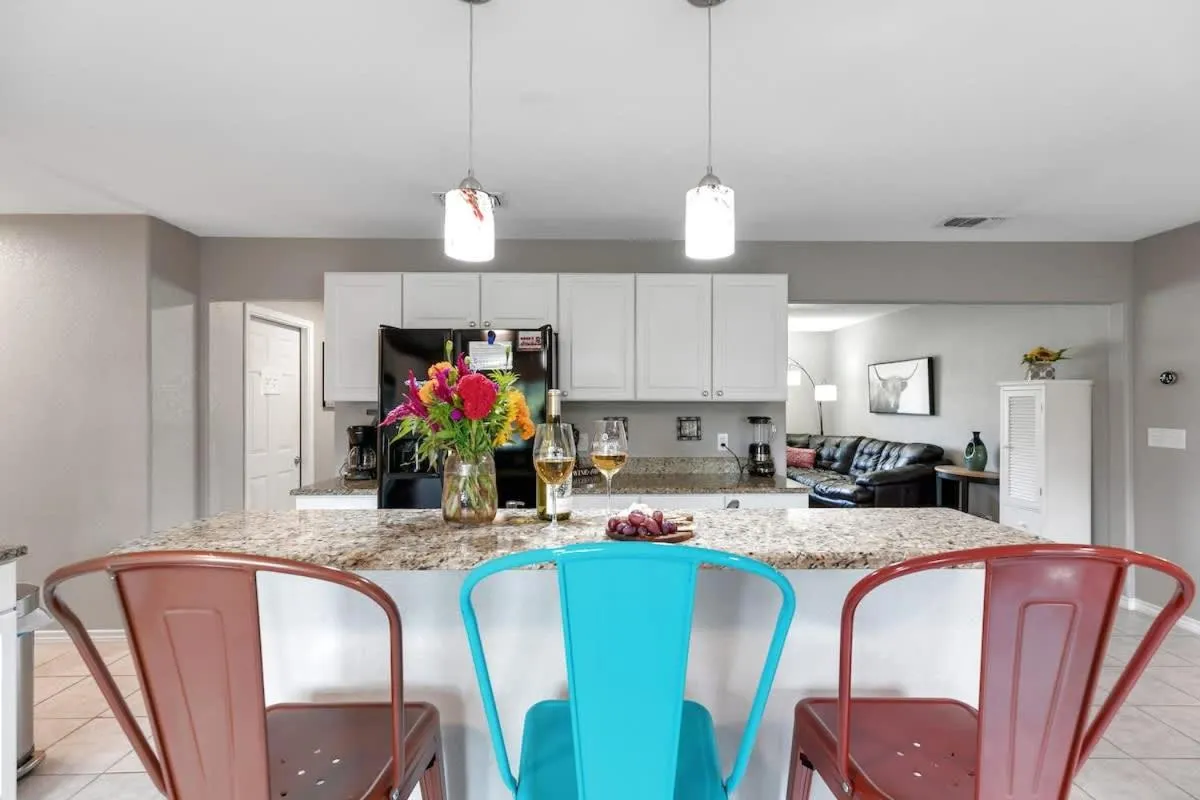 Dining area in Stylish Home - Lrg Yard with games Grill & Hot Tub