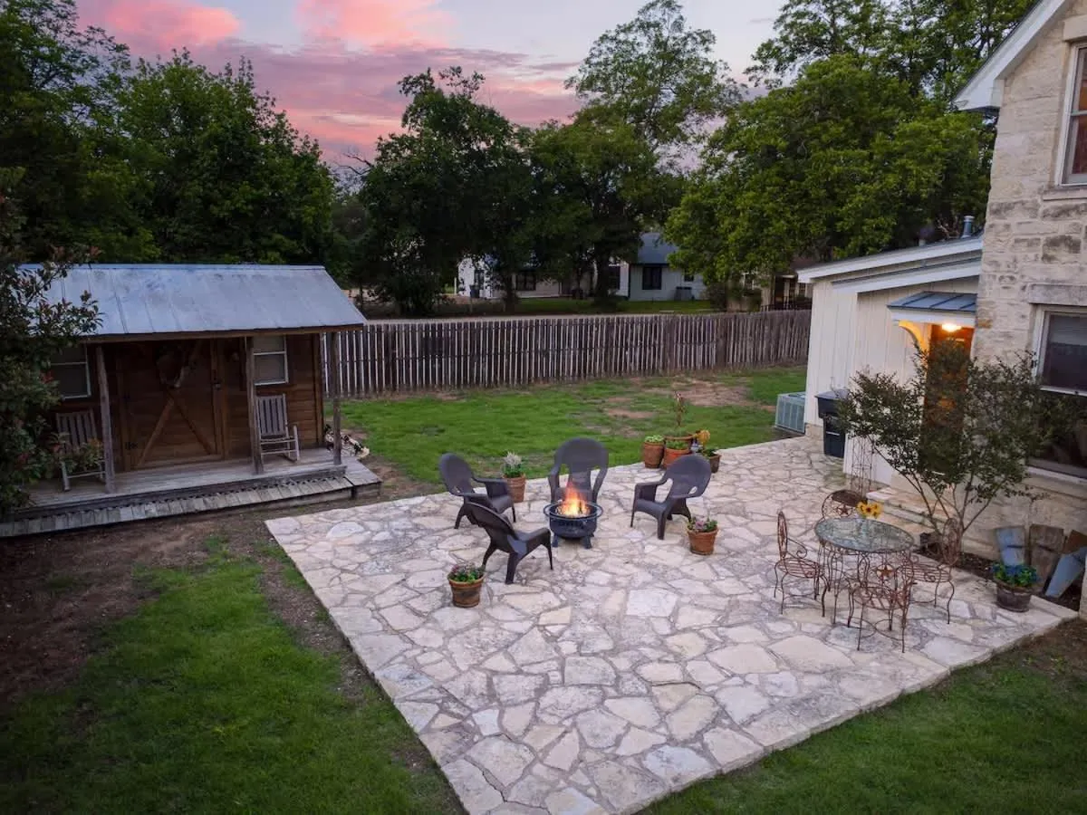 Property building in Texas Charm Texana - 15 min Walk to Main