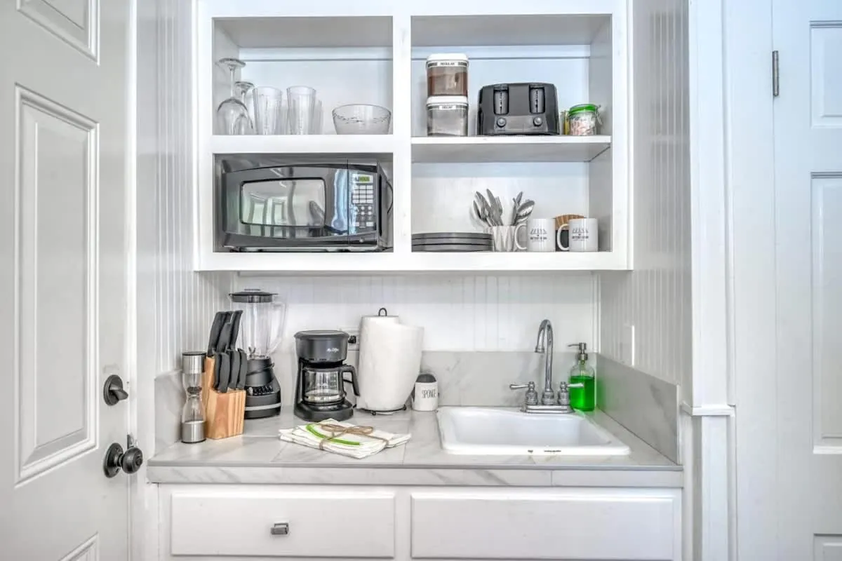 Coffee/tea facilities in Charming Cottage Near Main with Patio&FirePit!!