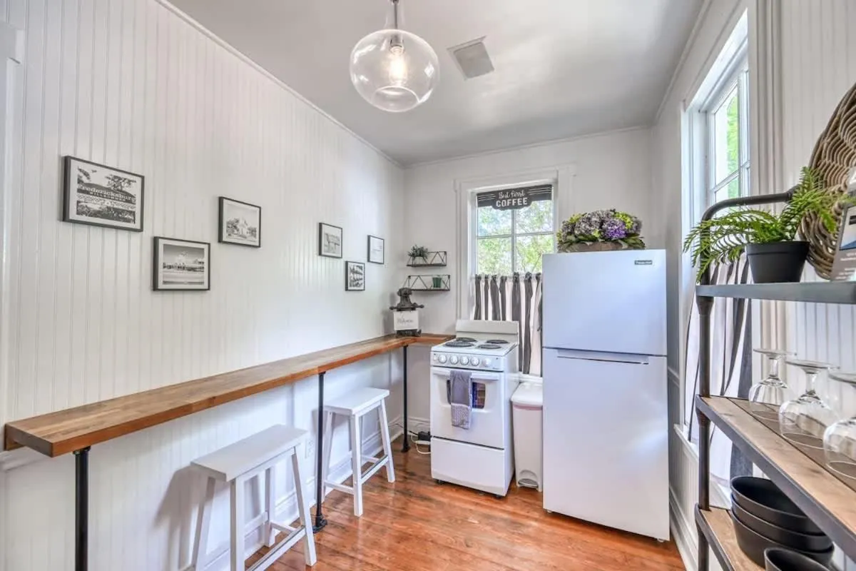 Kitchen or kitchenette in Charming Cottage Near Main with Patio&FirePit!!