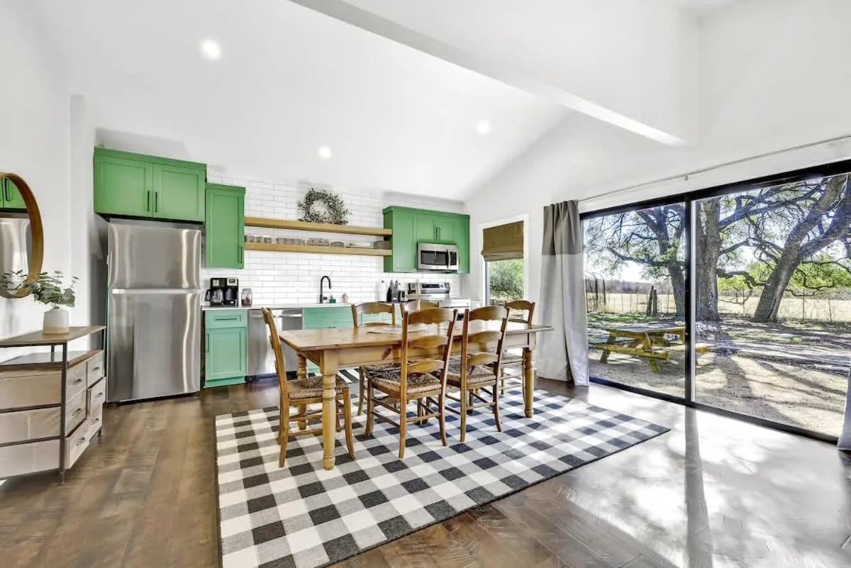 Kitchen or kitchenette in Olive St Ranch with HotTub-Grill and Party Barn