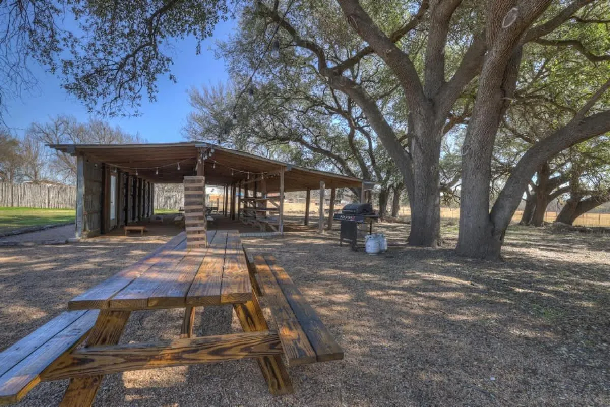 Spring in Olive St Ranch with HotTub-Grill and Party Barn