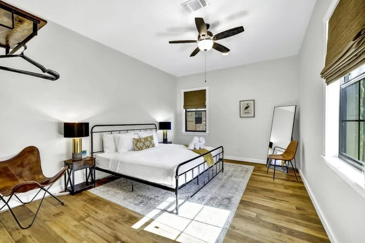 Olive St Ranch with HotTub-Grill and Party Barn