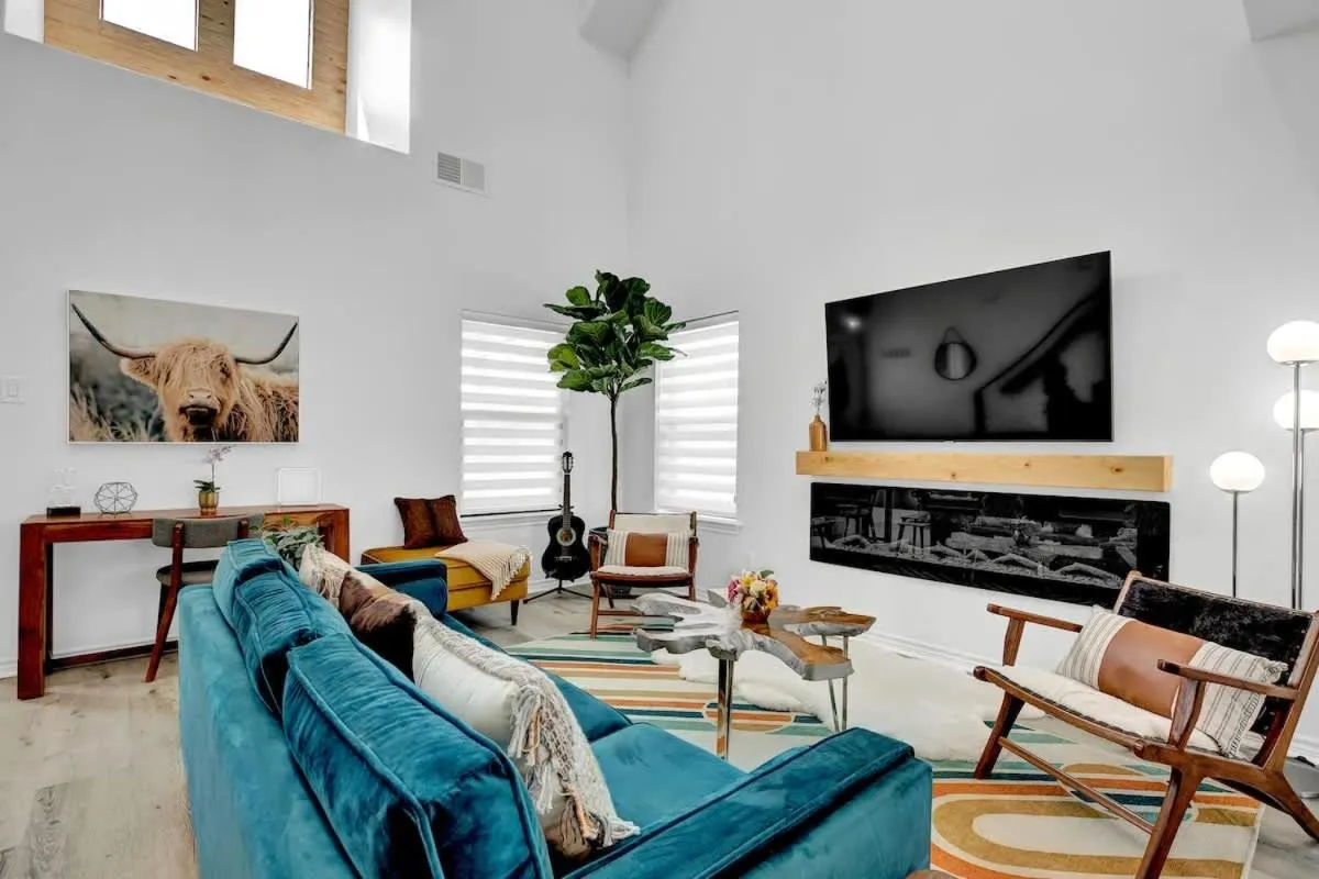 TV and multimedia in Luxury Modern Home with Hot tub Deck & Firepit!