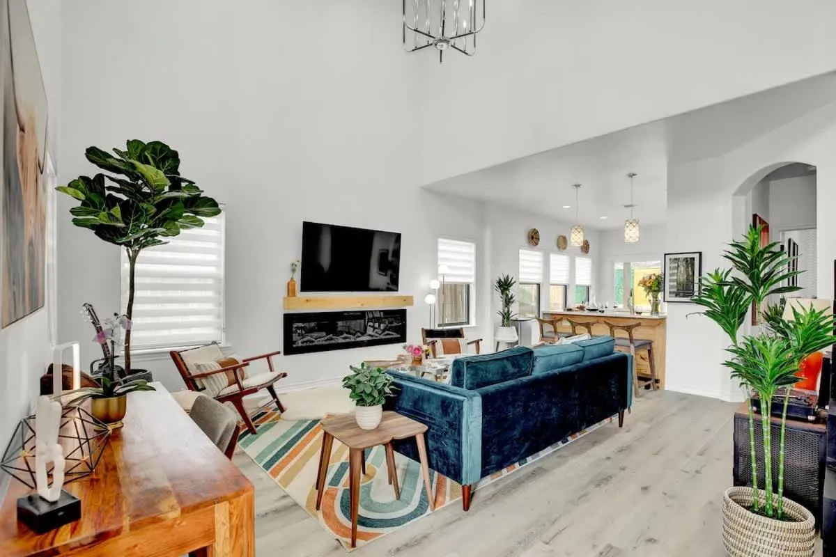 TV and multimedia in Luxury Modern Home with Hot tub Deck & Firepit!