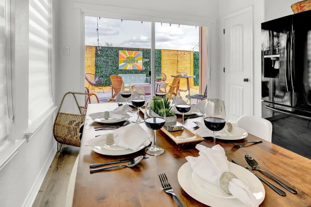 Dining area in Luxury Modern Home with Hot tub Deck & Firepit!