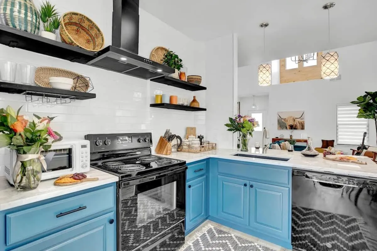 Kitchen or kitchenette in Luxury Modern Home with Hot tub Deck & Firepit!