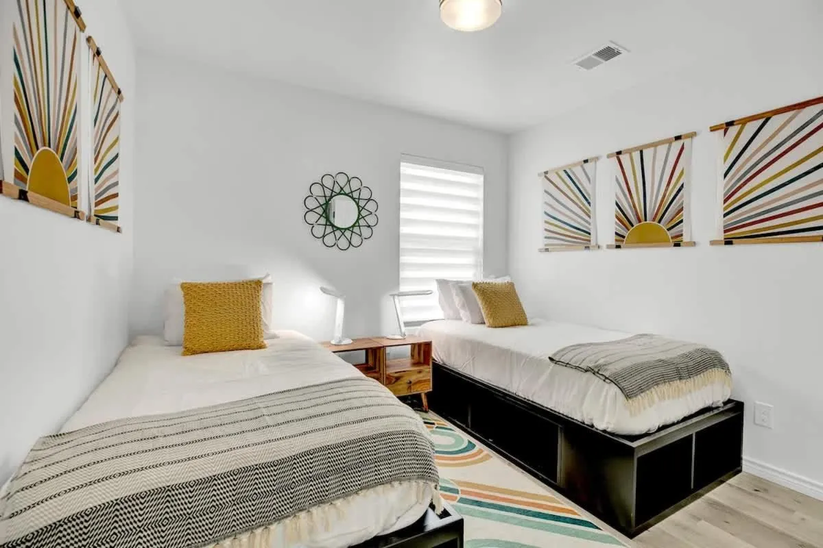 Bed in Luxury Modern Home with Hot tub Deck & Firepit!