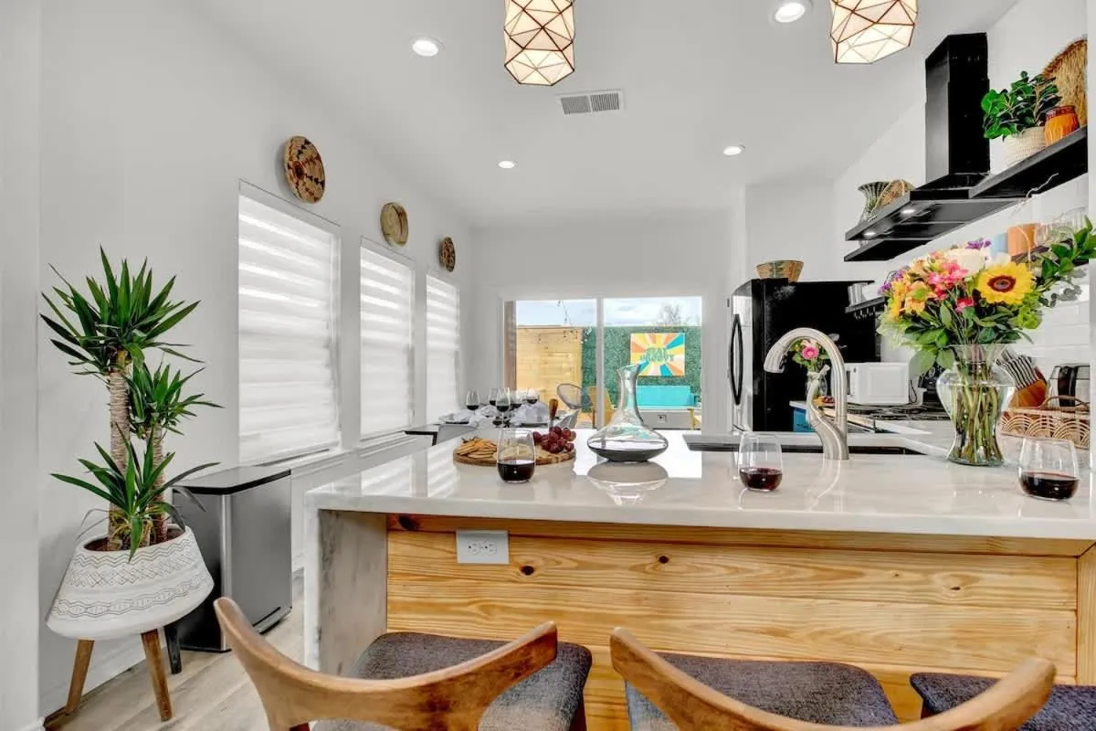 Dining area in Luxury Modern Home with Hot tub Deck & Firepit!
