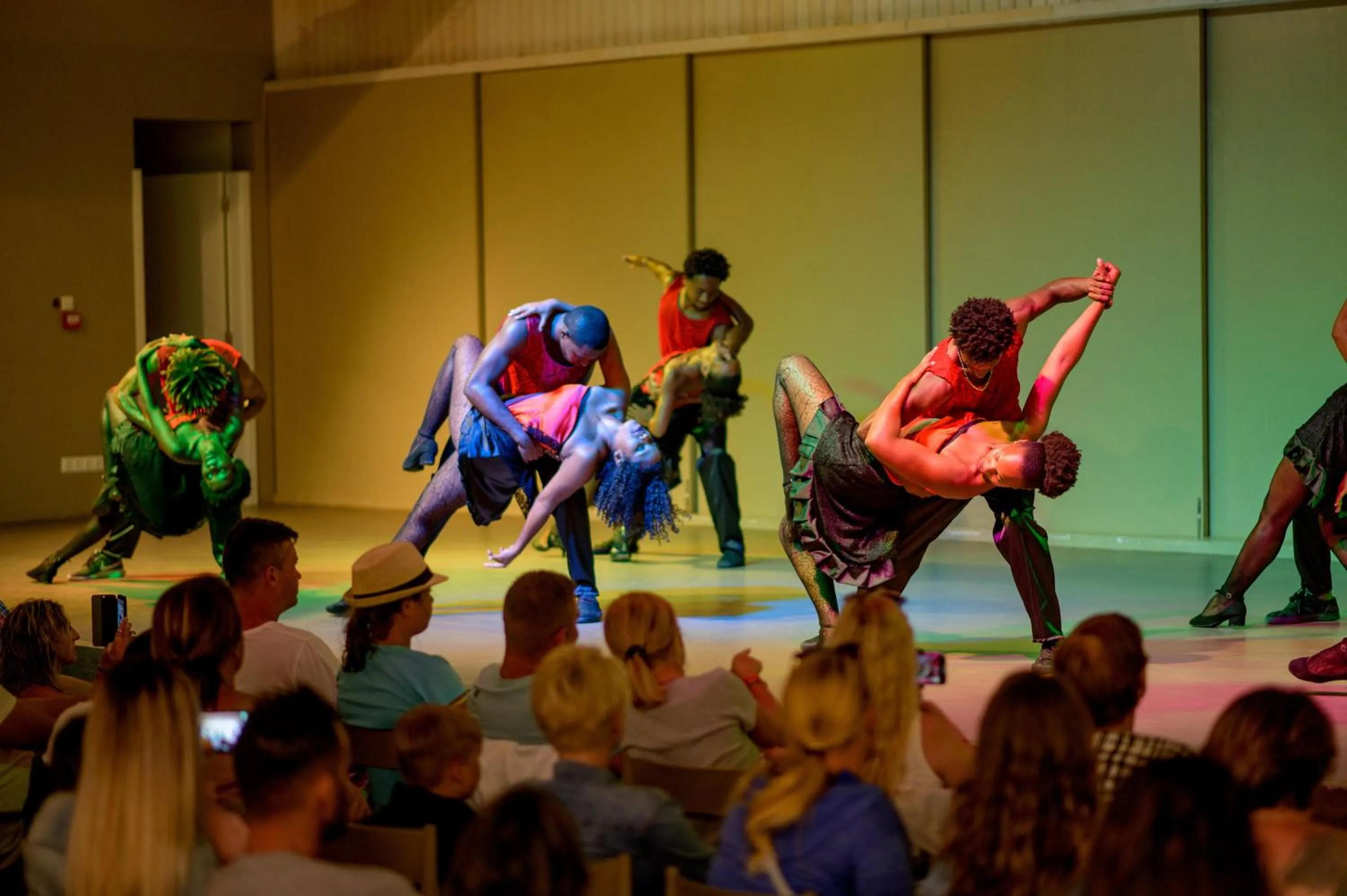 Evening entertainment in Oasis Belorizonte