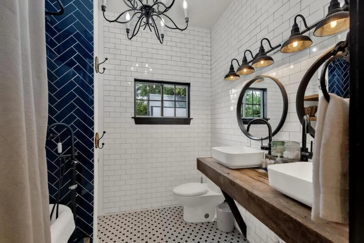 Toilet in Poplar Place Main House with Hot tub-1 mi to Main St