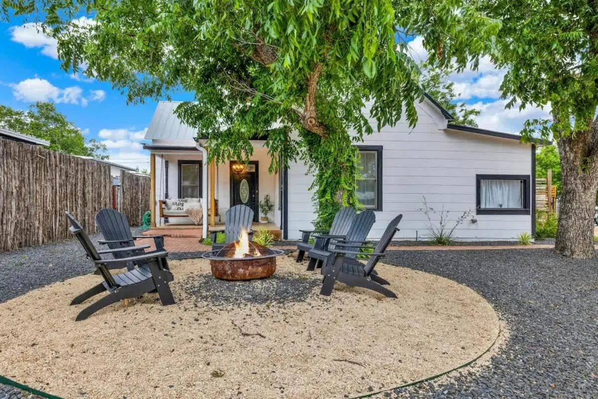 Property building in Poplar Place Main House with Hot tub-1 mi to Main St